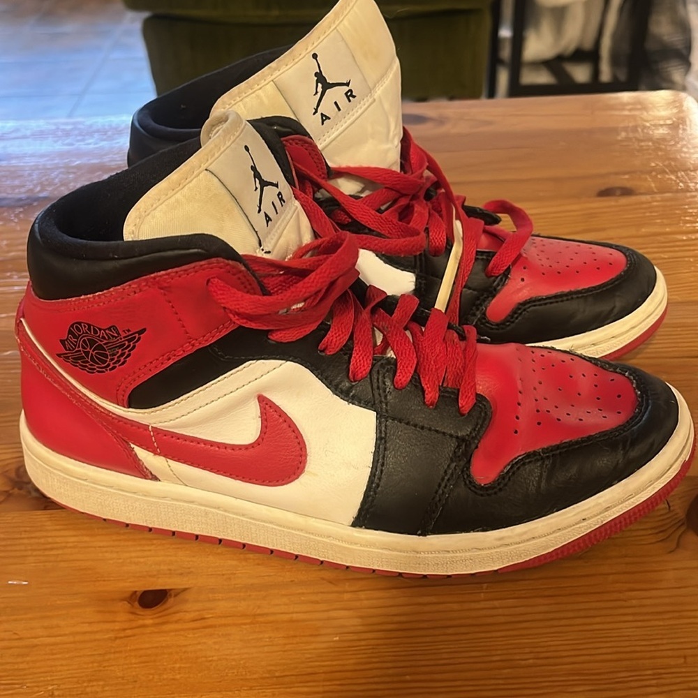 Nike Air Jordan Mid Toe Black/Red/White Womens 9 - Picture 2 of 11